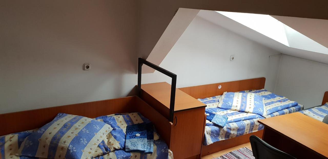 Kollege Hostel Cluj-Napoca Buitenkant foto