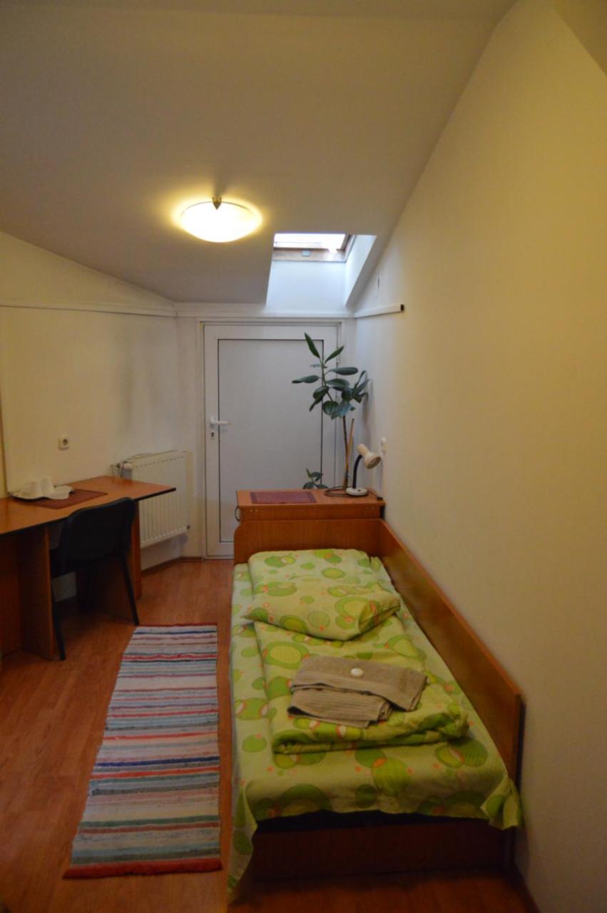 Kollege Hostel Cluj-Napoca Buitenkant foto