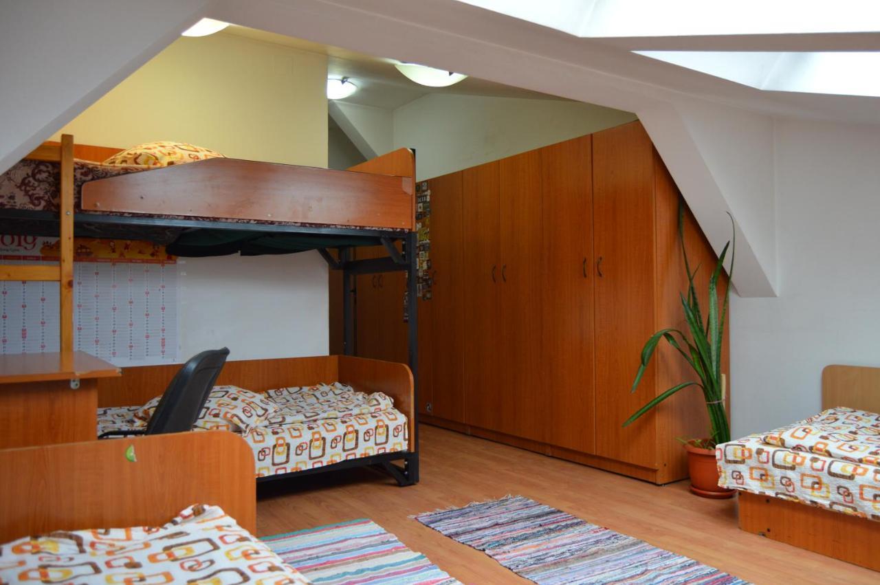 Kollege Hostel Cluj-Napoca Buitenkant foto