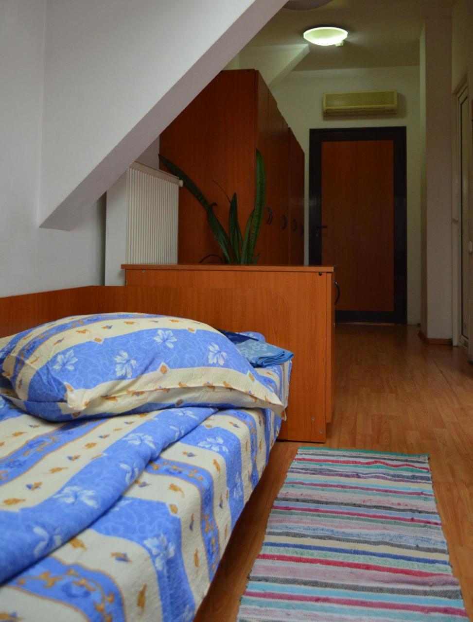 Kollege Hostel Cluj-Napoca Buitenkant foto