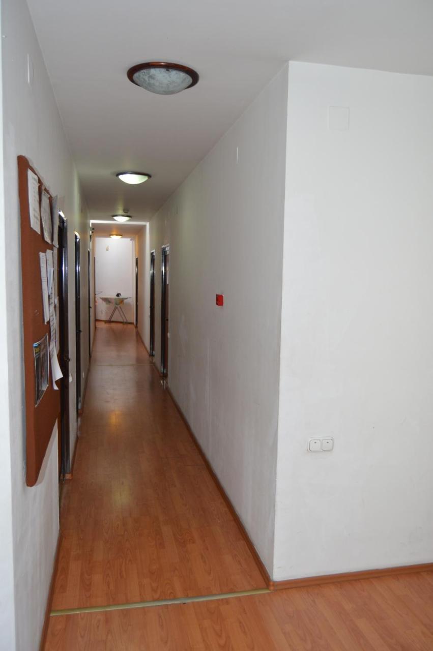 Kollege Hostel Cluj-Napoca Buitenkant foto